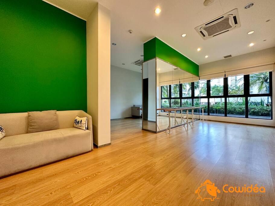 Danga Bay -- Seaglance Horizon - 3br3b - 7pax By Cowidea * Johor Bahru